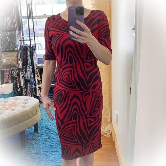 💕Beautiful Red and Black Fine Knit Lularoe Julia Dress💕 - Picture 4 of 9